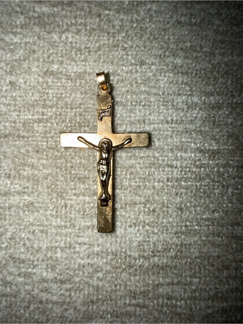 Gold Crucifix Pendant with Corpus 14 kt gold